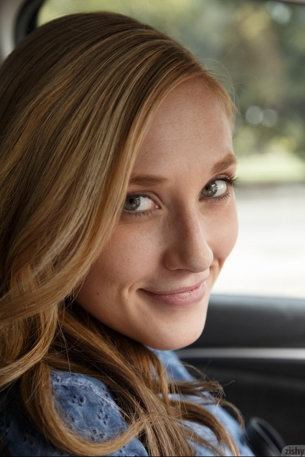 Amazing Beauty Ember Volland 001