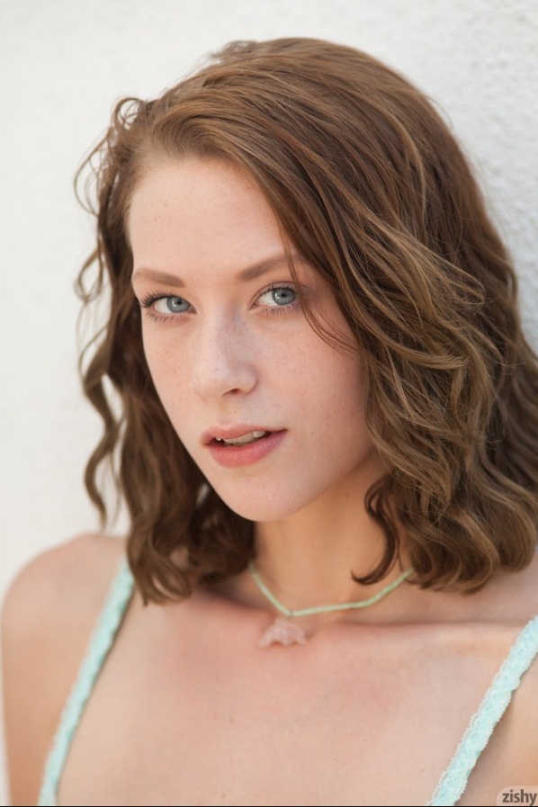 Free Photo Gallery Of Zishy Model Anya Amsel 001