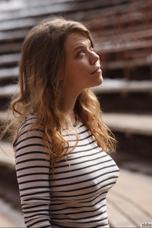 Hilary Craig Pulls Out Her Tits 004