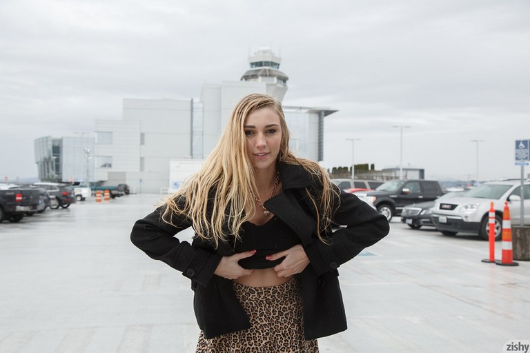 Kendra Sunderland At The Airport In Portland 010